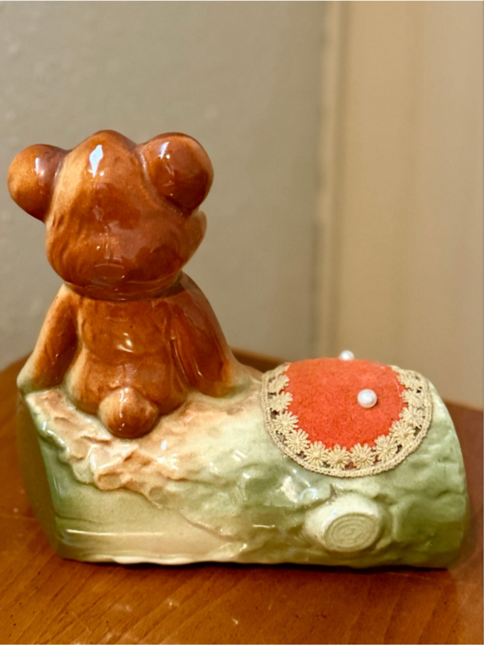 Vintage Ceramic Bear on Log Pin Cushion Figurine Lace Trim Pearl Pins Sewing - Picture 2 of 3